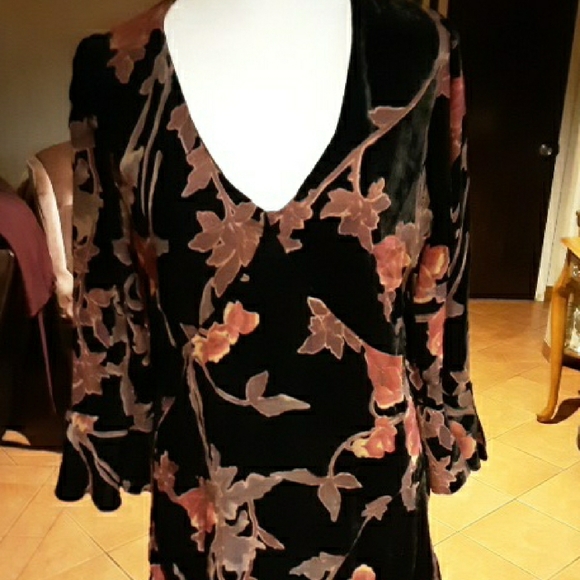 Elegant Floral Midi Dress - Picture 3 of 10